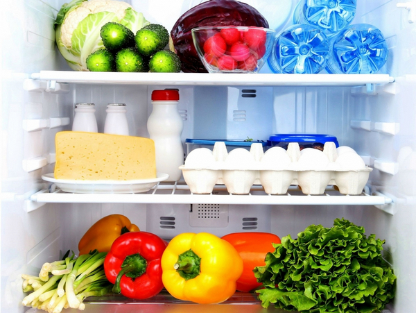 Bạn không nên chồng quá nhiều thực phẩm trong tủ lạnh